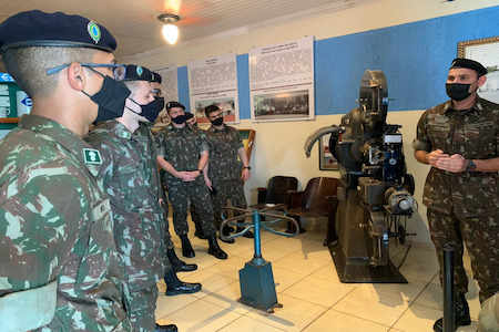 4ª Cia E Cmb Mec recebe curso de artilharia da AMAN 3