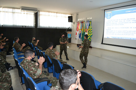 9º B Com GE recebe visita de alunos da ECEME 9