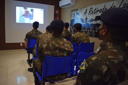 9º GAC recebe Visita do Curso de Artilharia da AMAN 4