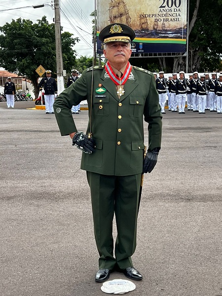 Comandante Militar recebe Medalha 3