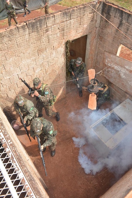 Exército Brasileiro - #PreparoConstante 3º Regimento de #Cavalaria de  Guarda realiza treinamentos para as Operações de Garantia da Lei e da Ordem  (GLO), em Porto Alegre-RS. #BraçoForte #Cavalaria