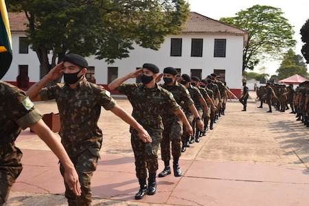 Juramento a Bandeira no Regimento Antonio Joao 3