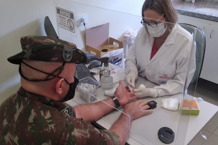 Militares da B Adm ApCMO realizam doacao de sangue 2