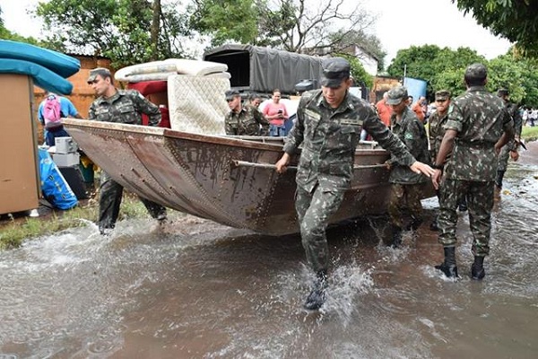 Enchente no RS: Exército Brasileiro presta apoio à população