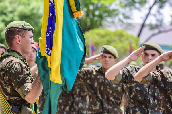 Notícia - Alistamento militar obrigatório segue apenas pela