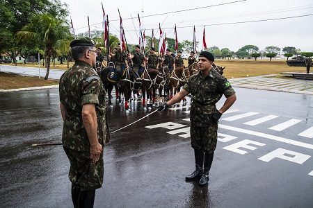 Comandante do Exército conhece peculiaridades do CMO