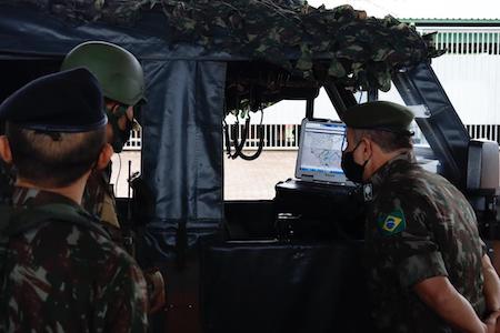 Comitiva do Estado Maior do Exercito visita o CMO 1