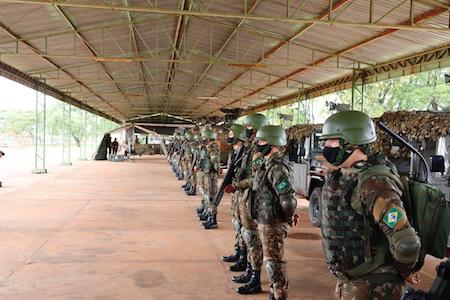 Comitiva do Estado Maior do Exercito visita o CMO 5