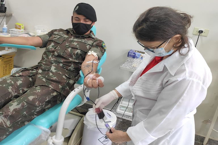 Militares do 17 RC Mec realizam doacao de sangue 2