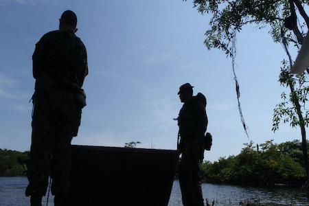 Militares realizam transposicao sobre o rio Amazonas 3