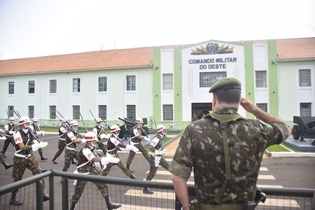 Comandante do Exército visita Comando Conjunto Oeste