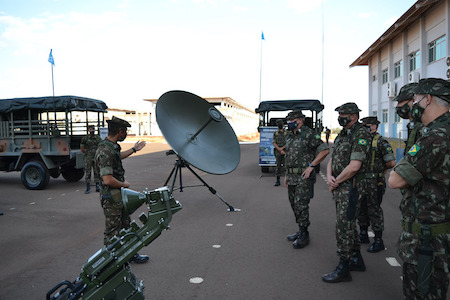 Visita do Comandante do Exercito ao 9º B Com GE 2