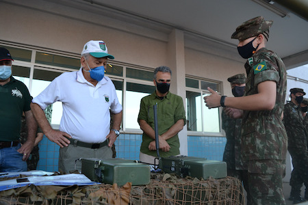 Visita do General de Exercito Conforto ao 9º B Com GE 4