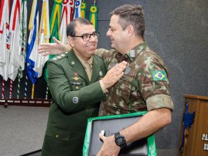 05 Fev 19 - CMO - Despedida serviço ativo - Cel Soares e Cel Farias